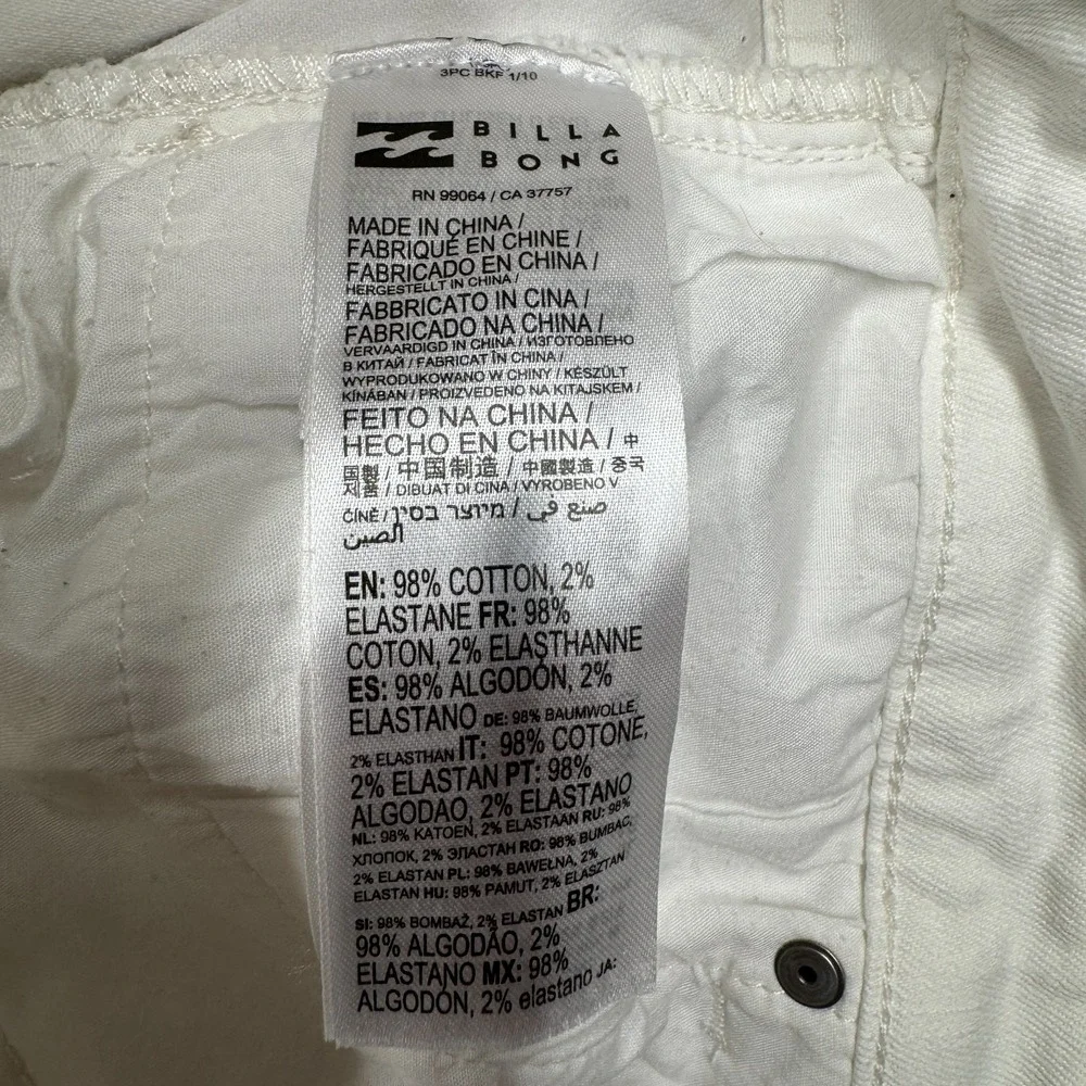 Y2K Billabong Distressed Booty Denim Shorts Button Fly Raw Hem Women's Size 31
